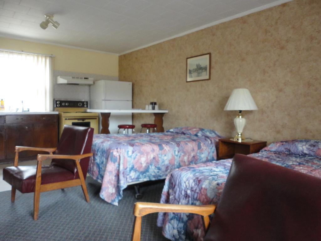 Hipwell's Motel Fonthill Buitenkant foto