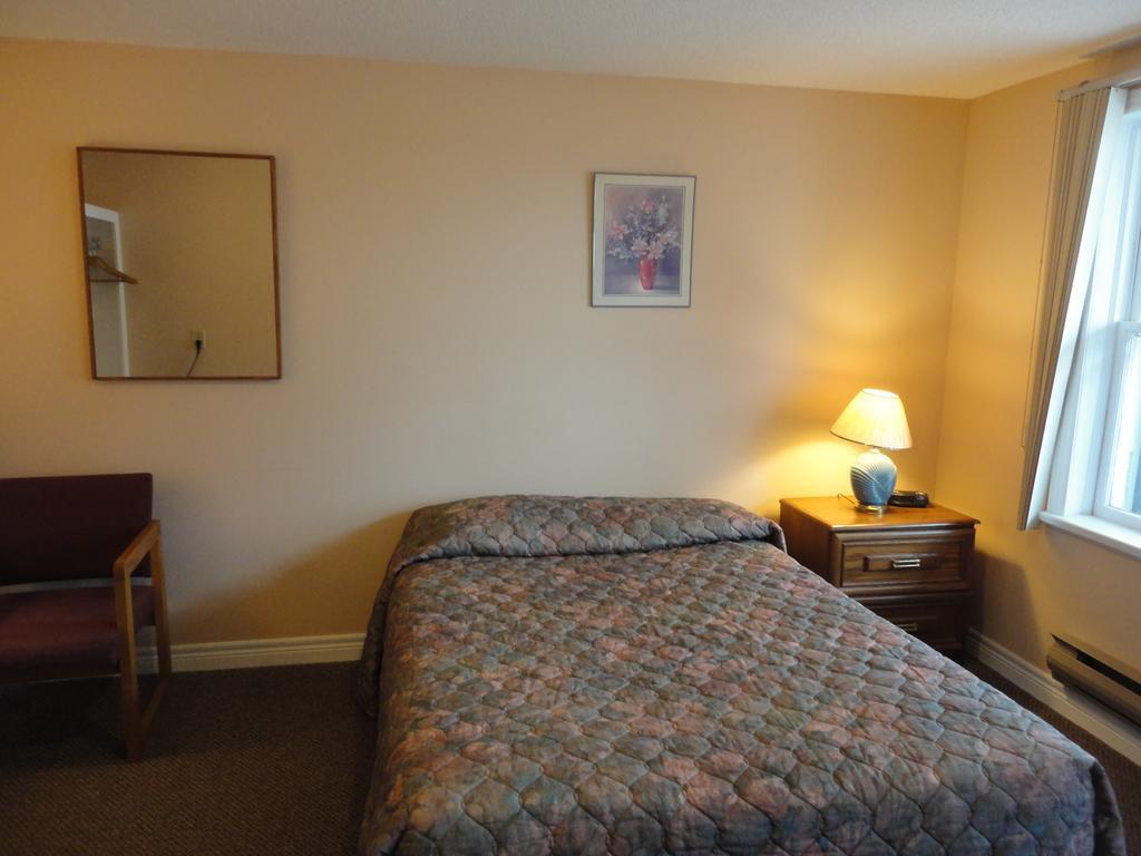 Hipwell's Motel Fonthill Buitenkant foto